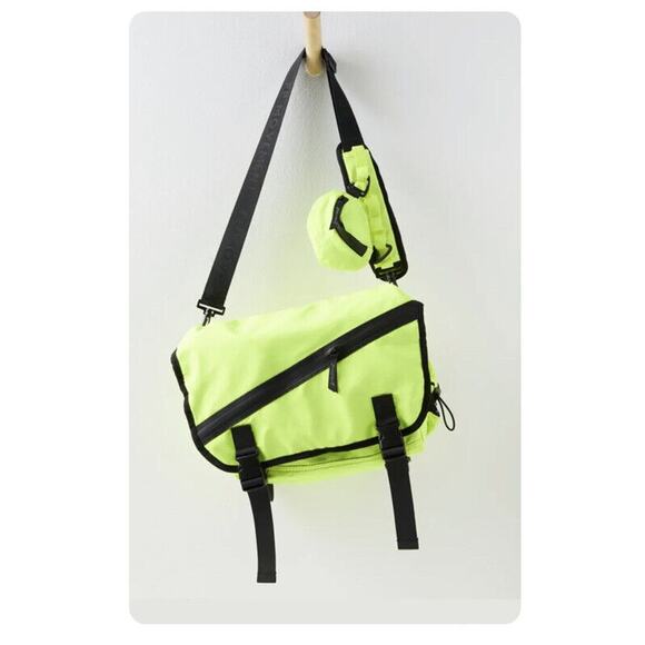 New Free People Movement Move It All Messenger Bag Neon Lime Yellow - Picture 1 of 8